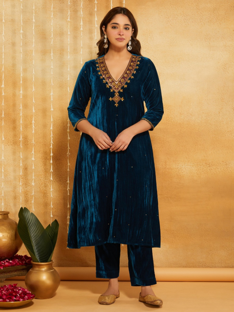 Blue Hand Embroidery Crushed Velvet V-Neck Kurta with Pant- Set of 2