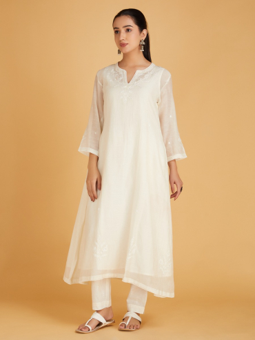 Off White Aari Embroidered Chanderi Silk Kurta with Slip and Pants- Set of 2