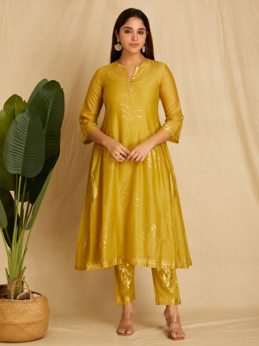 Green Foile Printed Chanderi Round Neck, Front Slit Kurta with Pants Set of 2