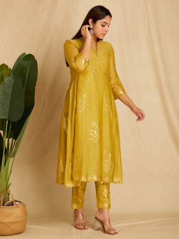 Green Foile Printed Chanderi Round Neck, Front Slit Kurta with Pants Set of 2